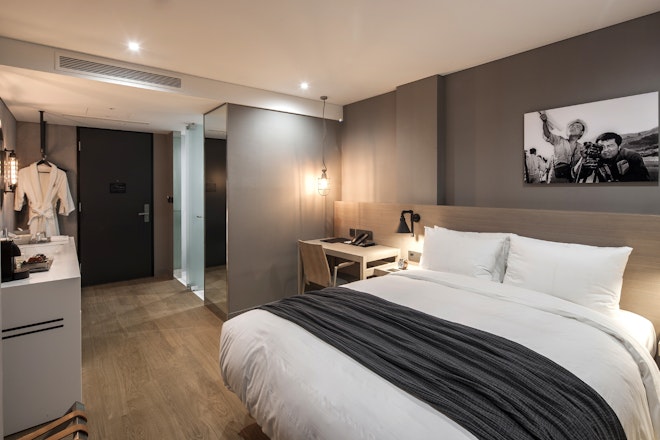 Semi Deluxe King - Bedroom