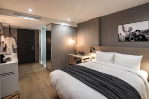 Semi Deluxe King - Bedroom