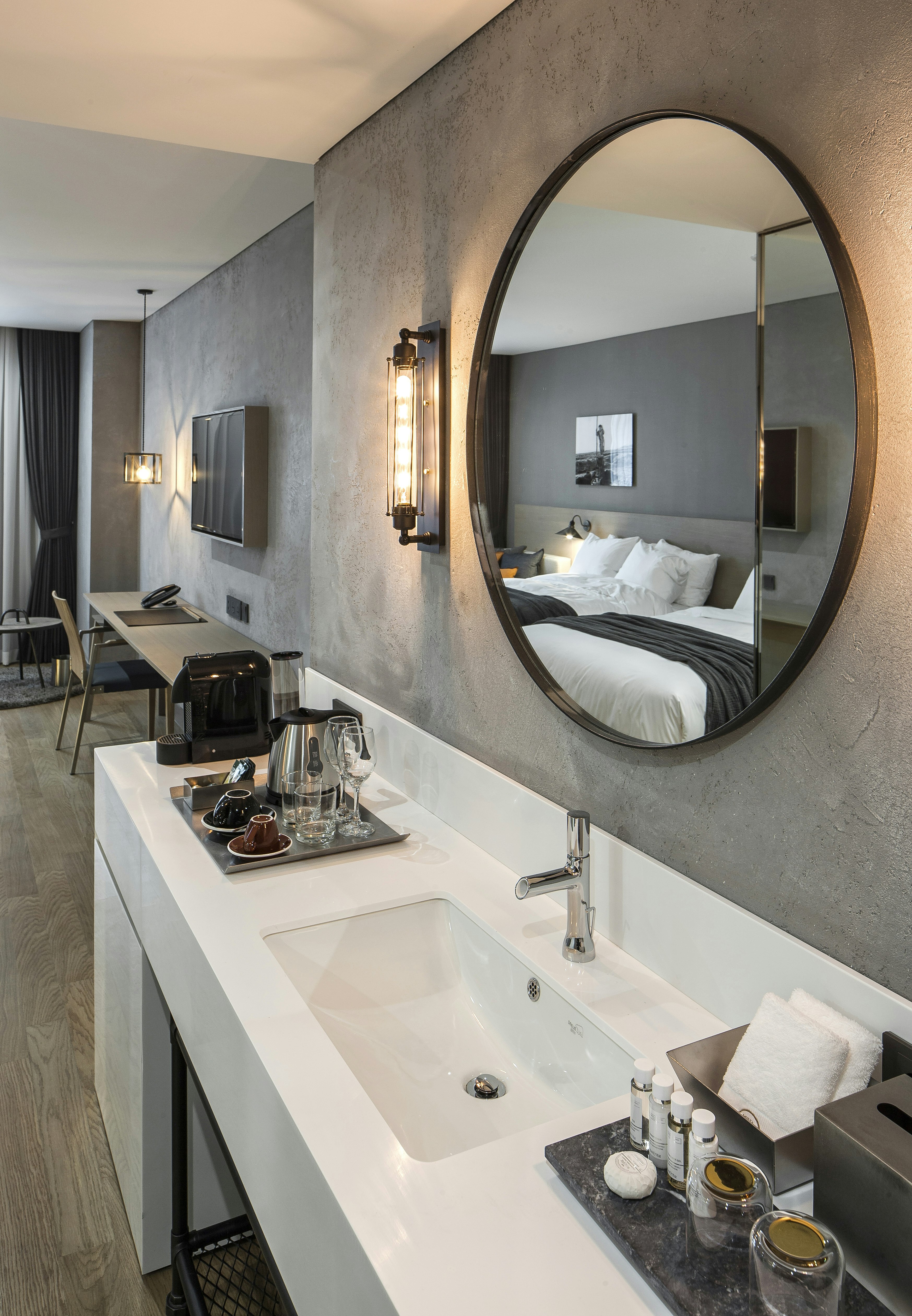 Family Twin Queen - Bathroom