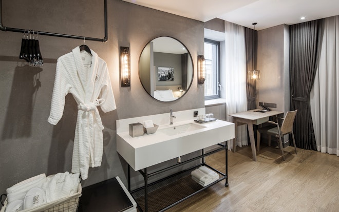 Semi Deluxe King - Bathroom