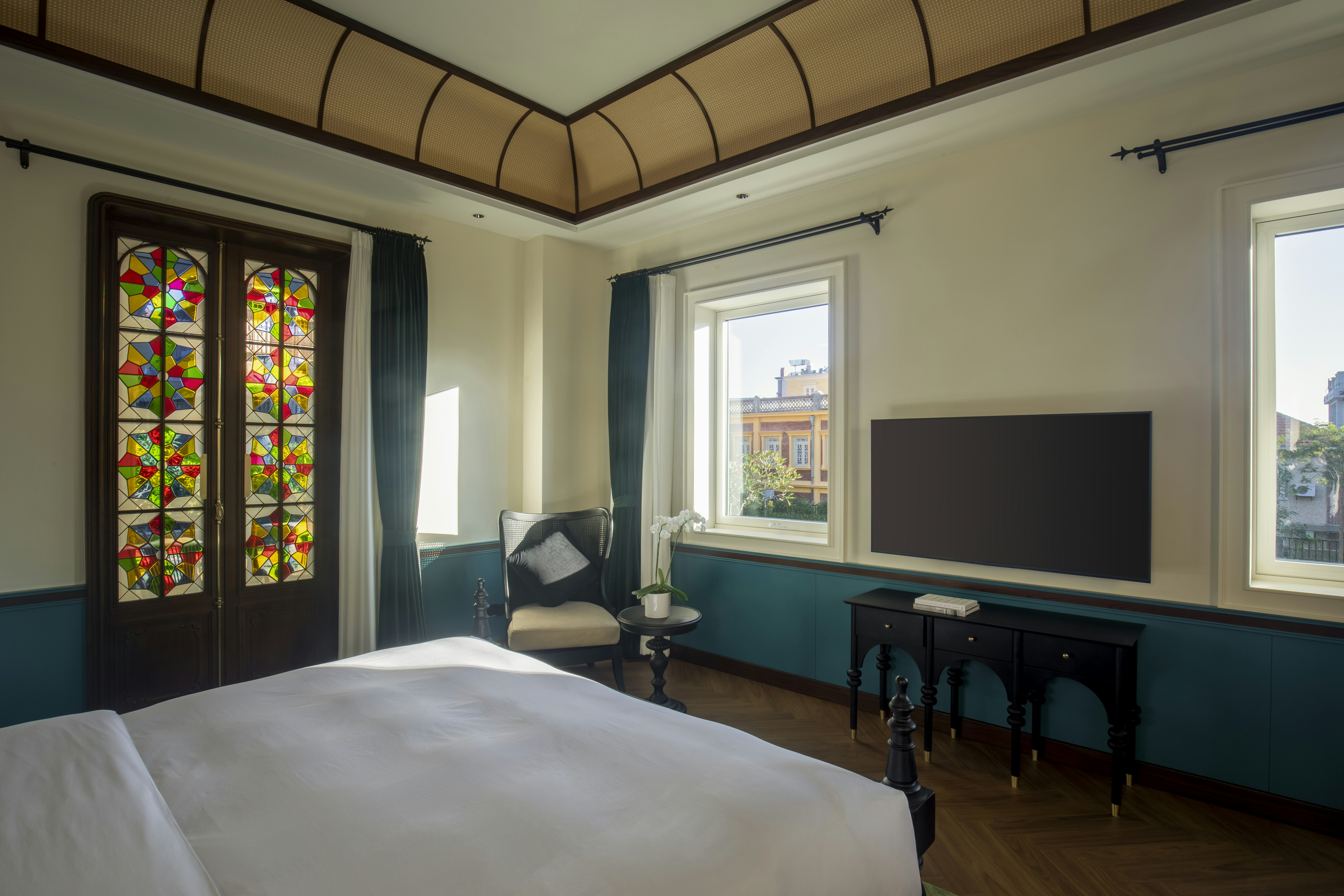 Deluxe View King Room - Bedroom