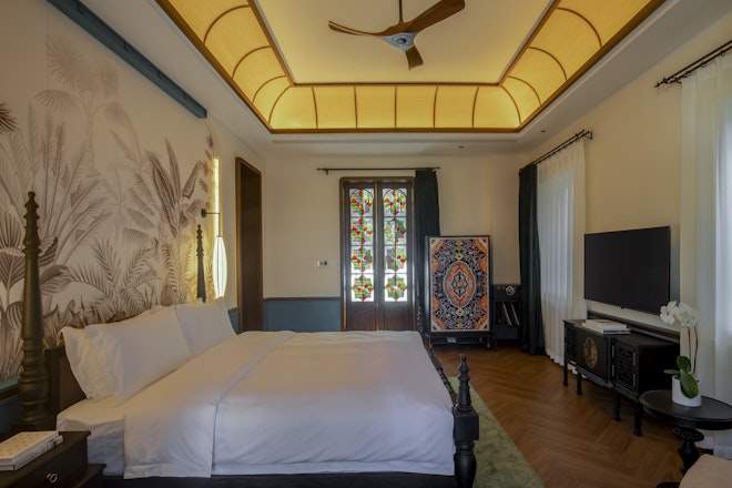 Deluxe King Room - Bedroom