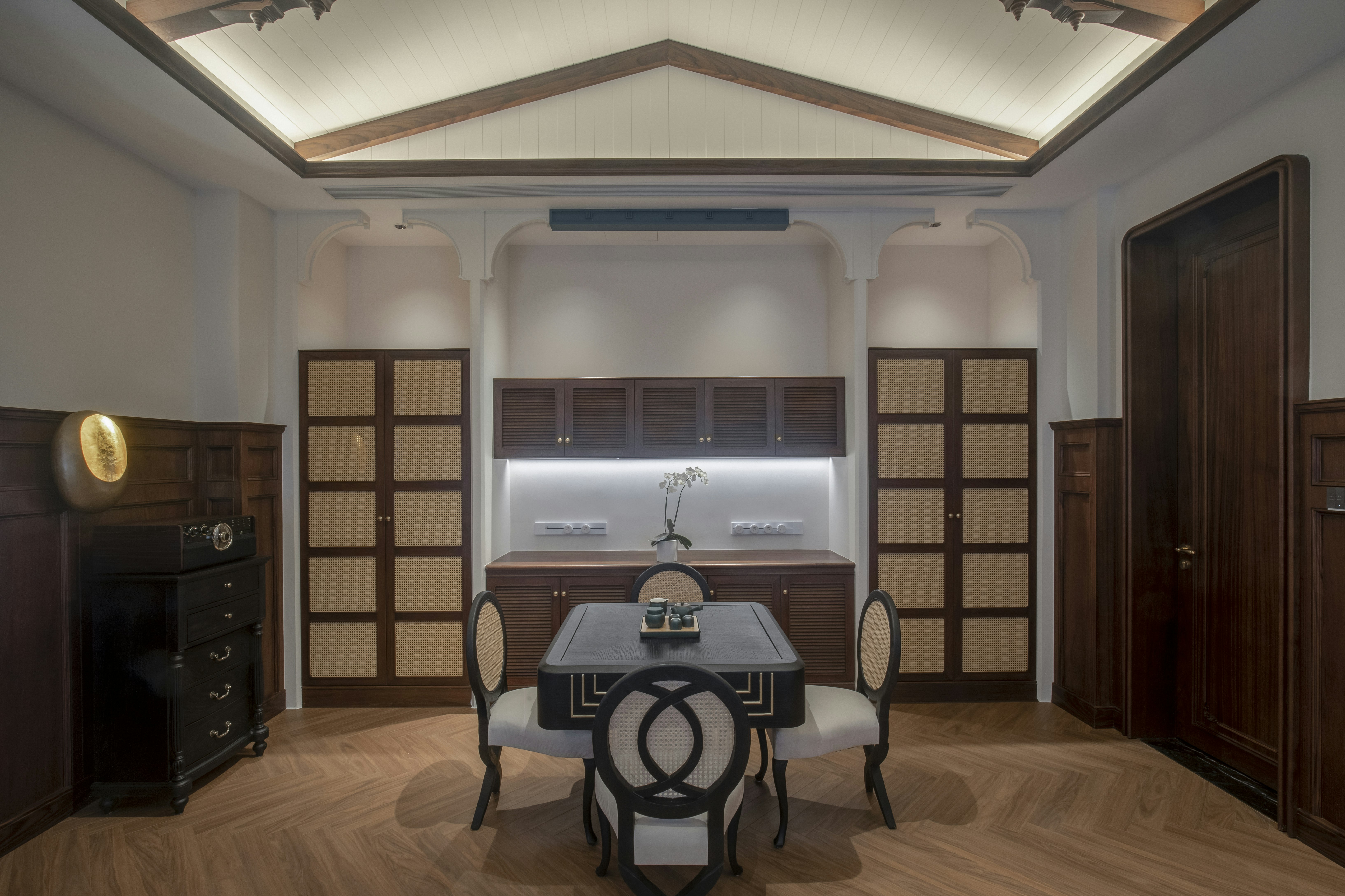 Huang Yan Suite - Dining Area