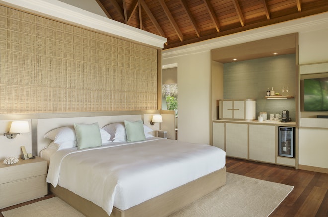 Deluxe Beach Bungalow with Pool - Bedroom