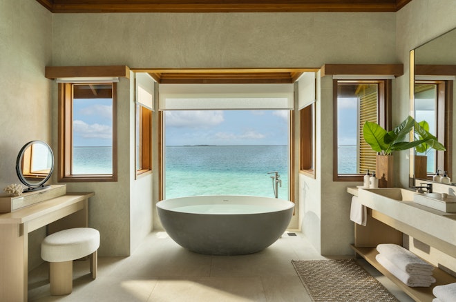 Lagoon Bungalow with Pool - Bathtub