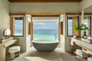 Lagoon Bungalow with Pool - Bathtub