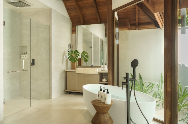 Deluxe Beach Bungalow with Pool - Bathtub