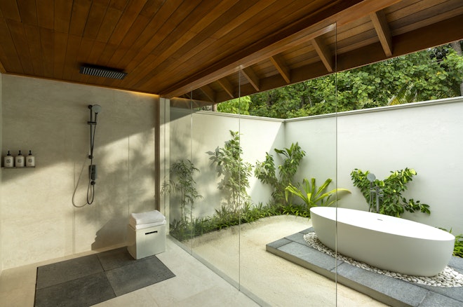 Three Bedroom Beach Pavilion with Pool - Outdoor Bathtub