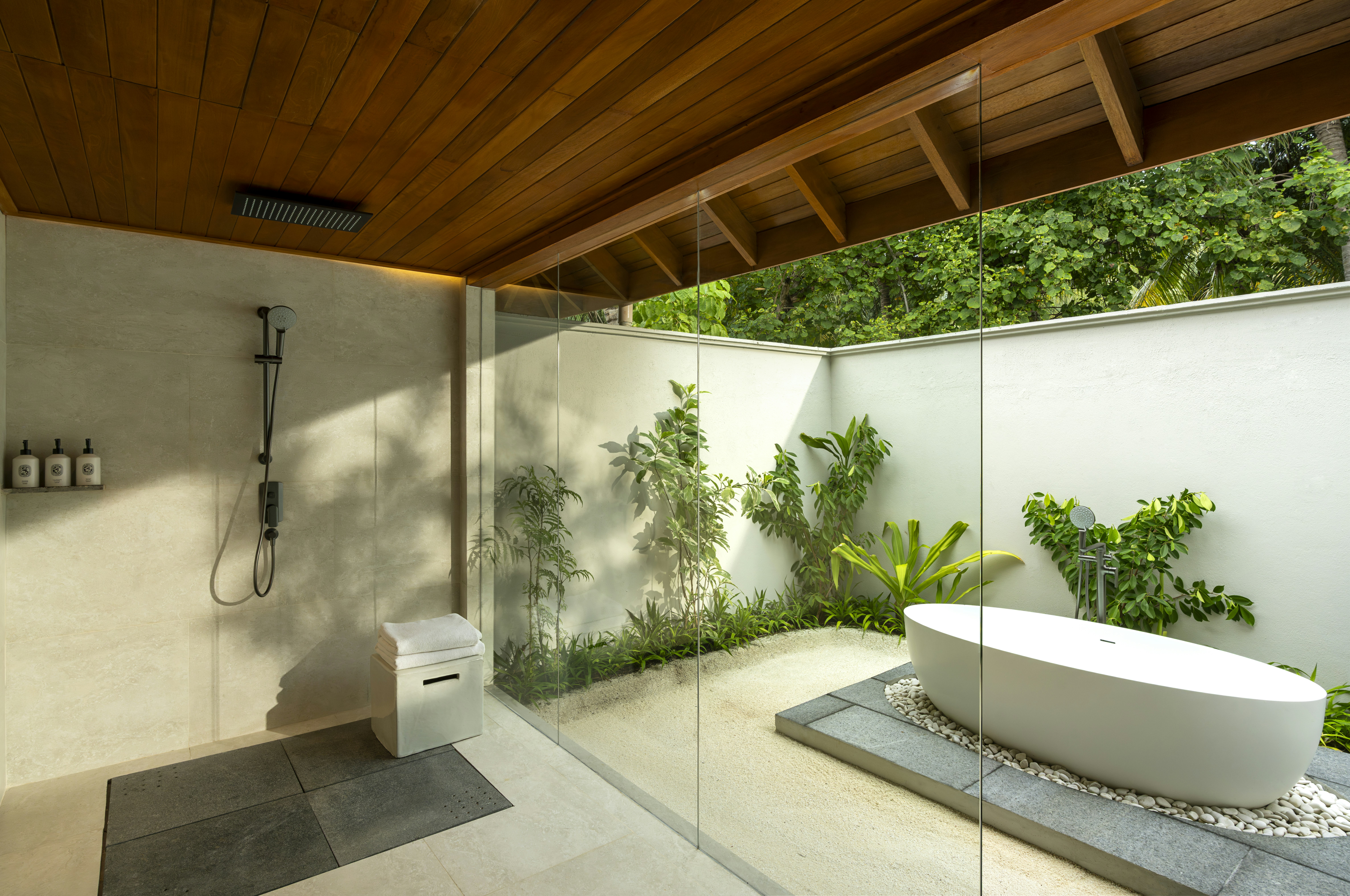 Three Bedroom Beach Pavilion with Pool - Outdoor Bathtub