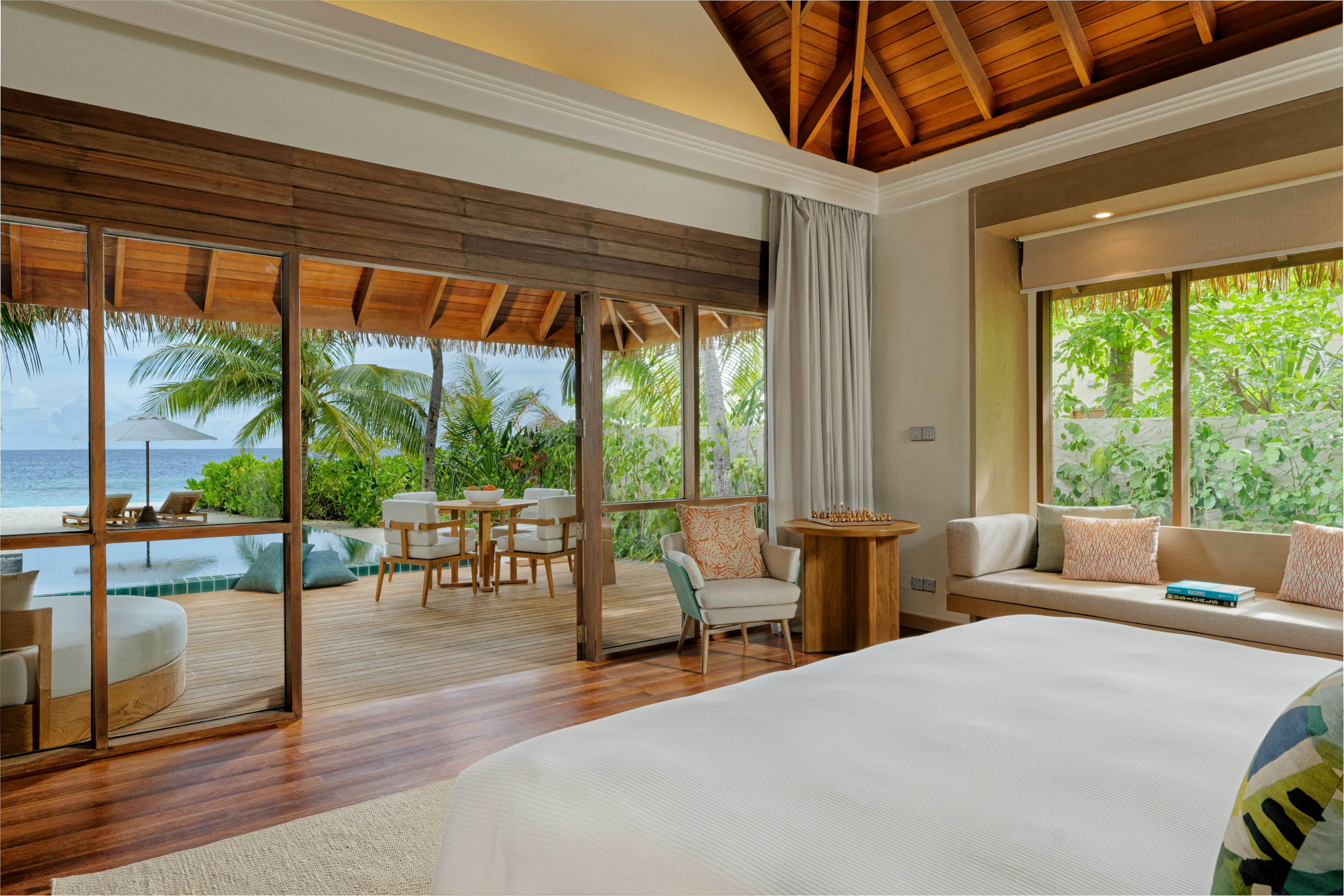 Deluxe Beach Bungalow With Pool - Bedroom