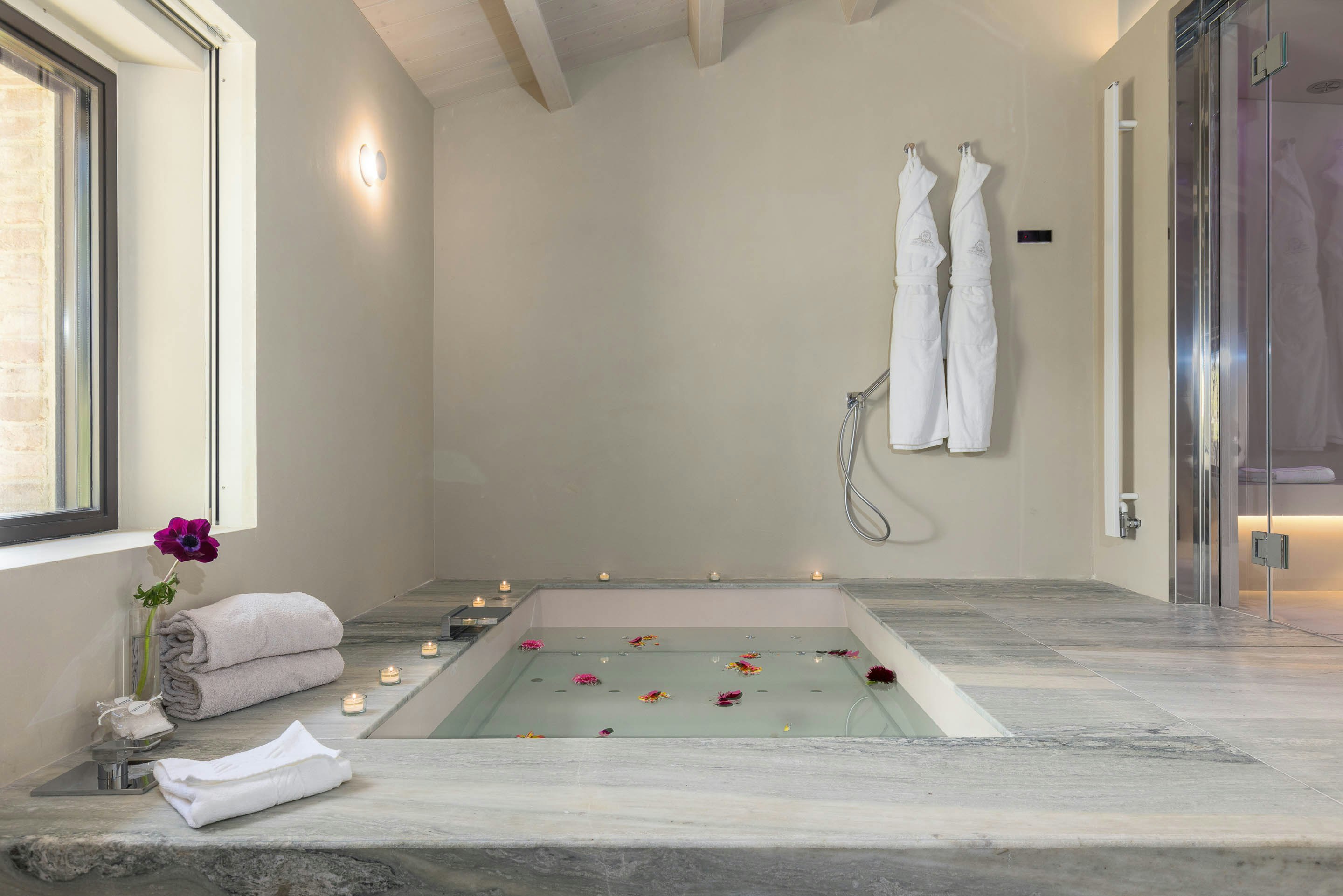 Presidential Suite - Bathtub