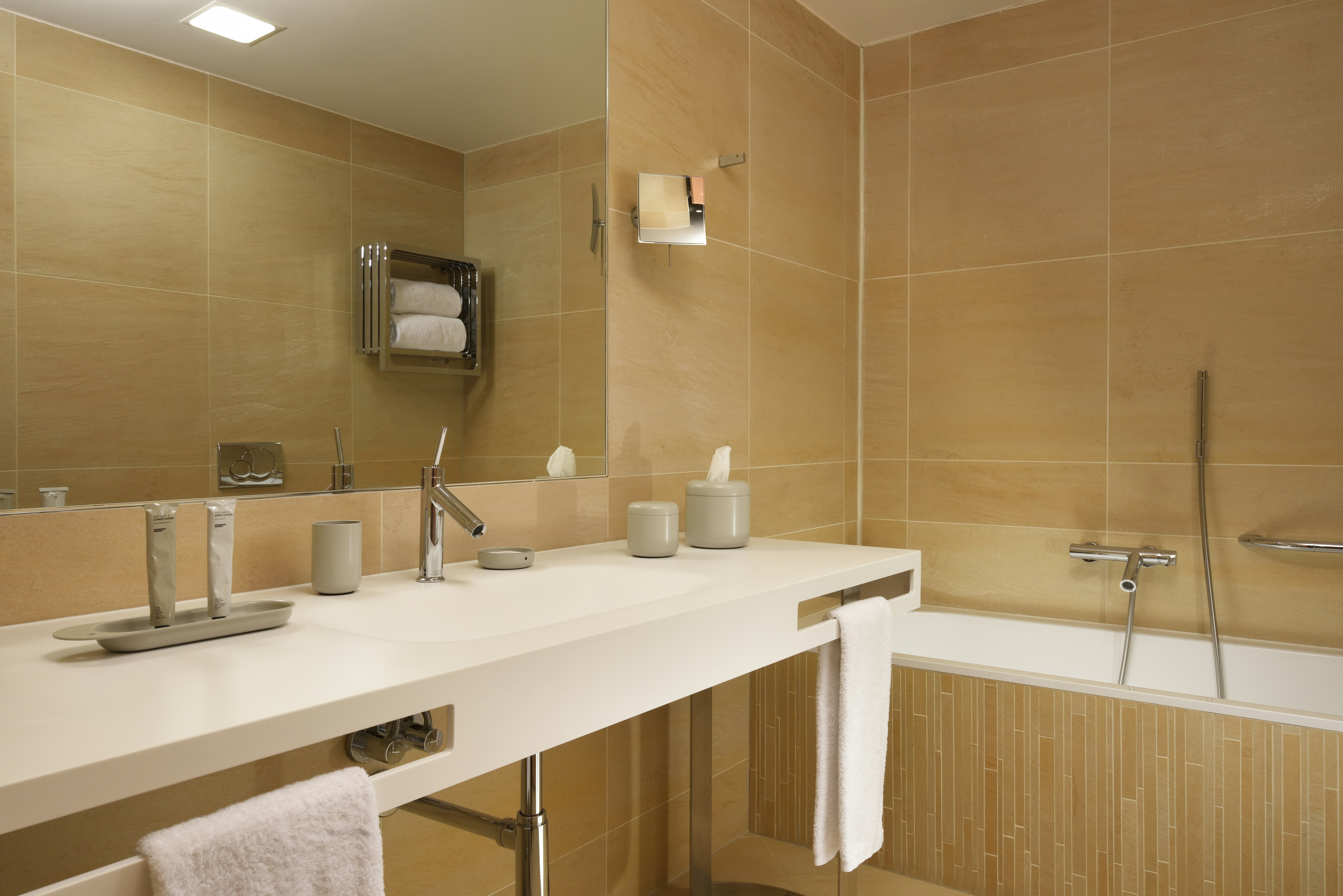 Deluxe Room - Bathroom