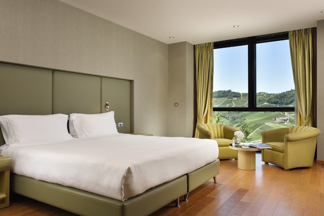 Deluxe Room - Bedroom