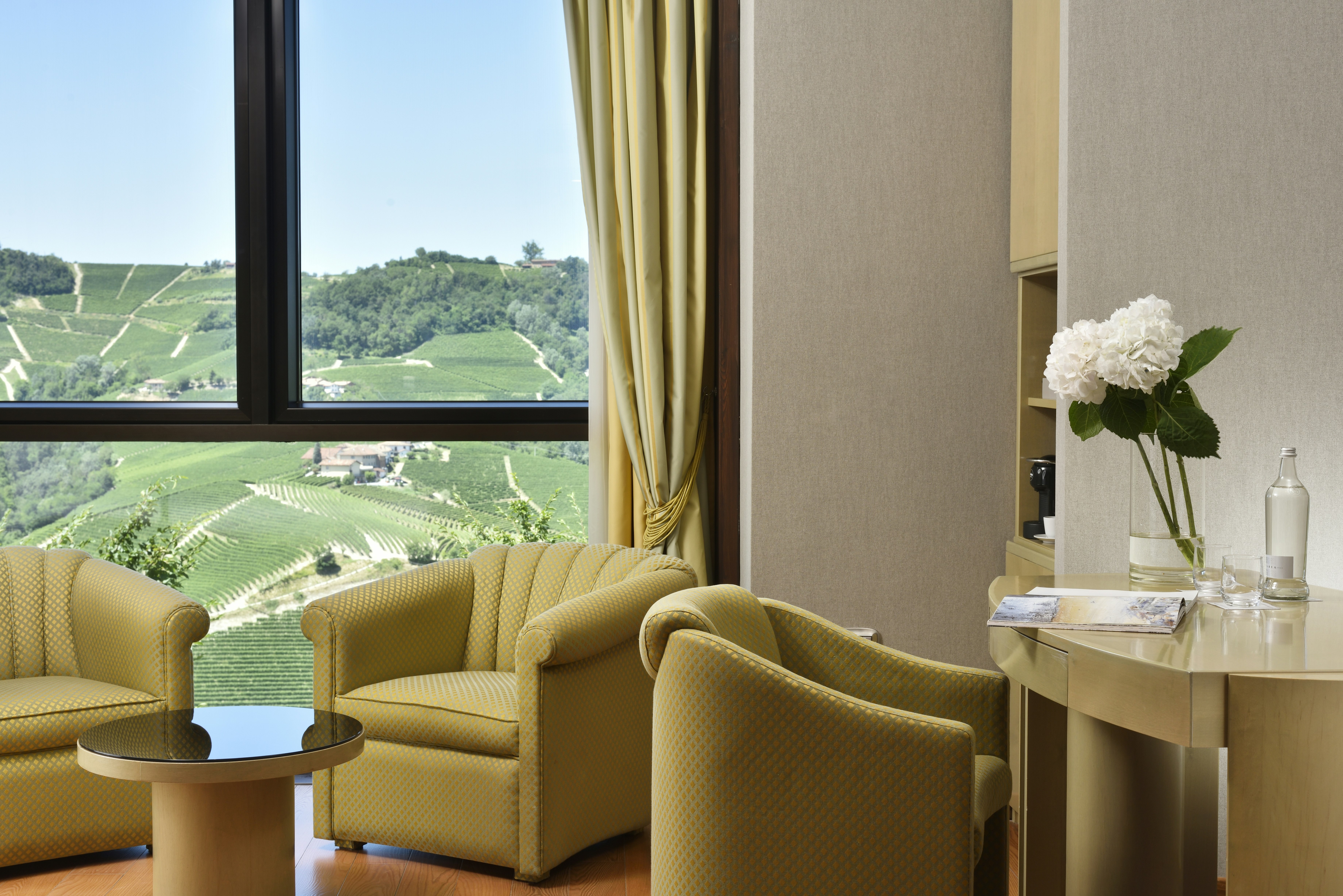 Deluxe Room - Living Area