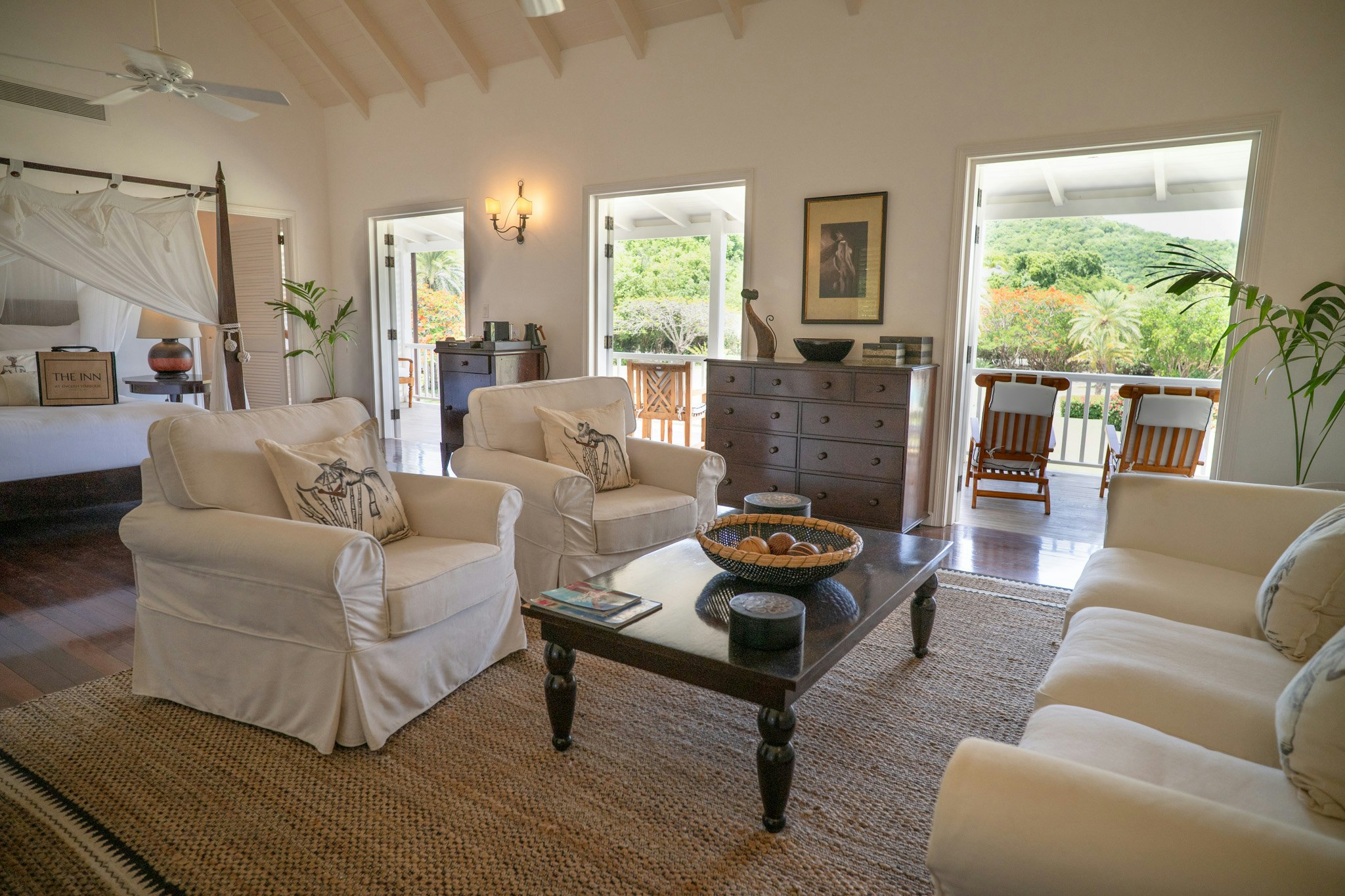 Deluxe Junior Suite - Living Area