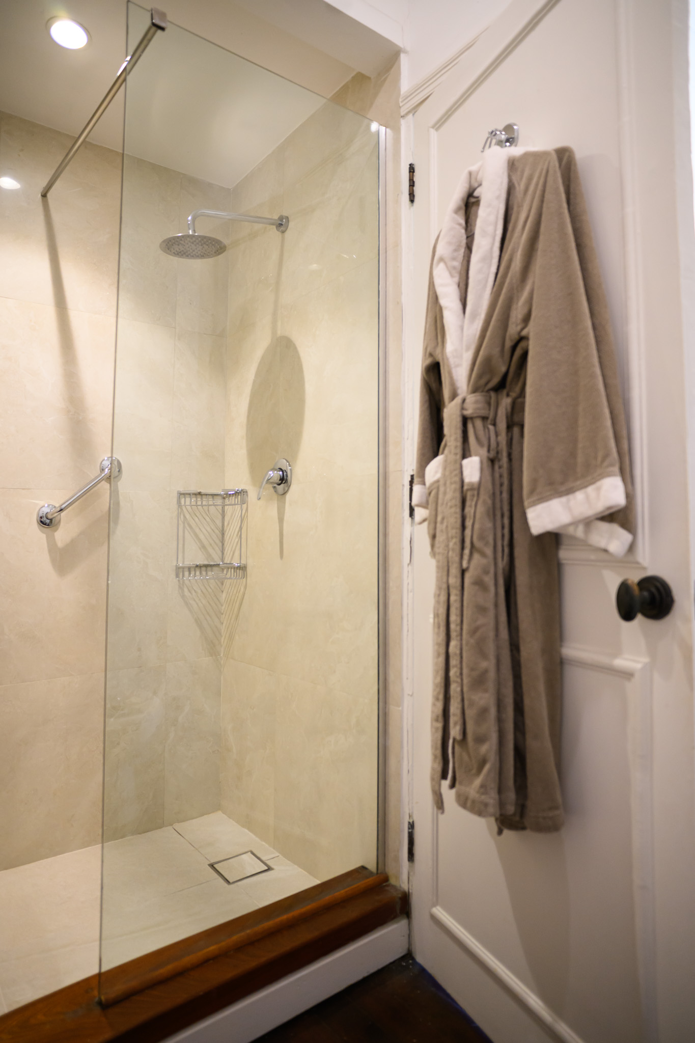 Deluxe Junior Suite - Bathroom