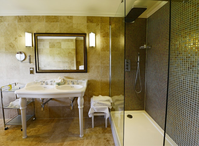 Junior Suite - Bathroom
