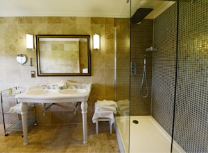 Junior Suite - Bathroom