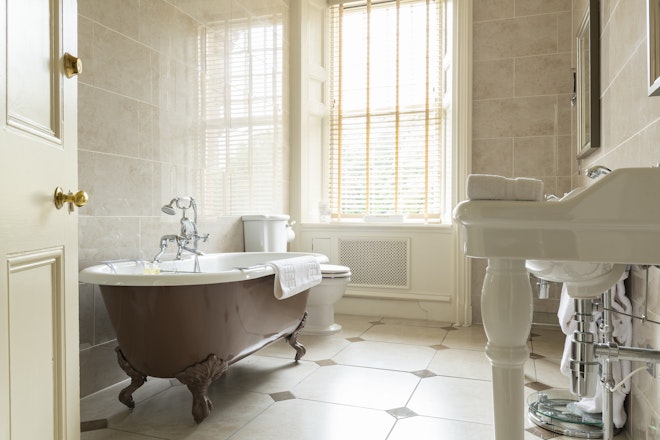 Deluxe Bathroom