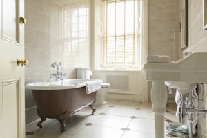 Deluxe Bathroom