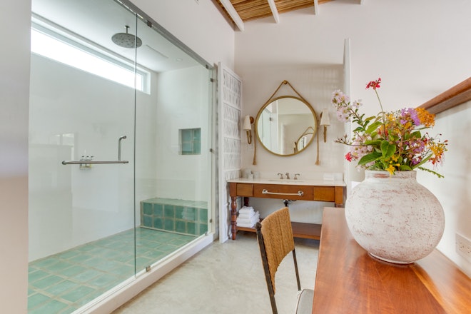 Two Bedroom Beachfront Villa - Bathroom