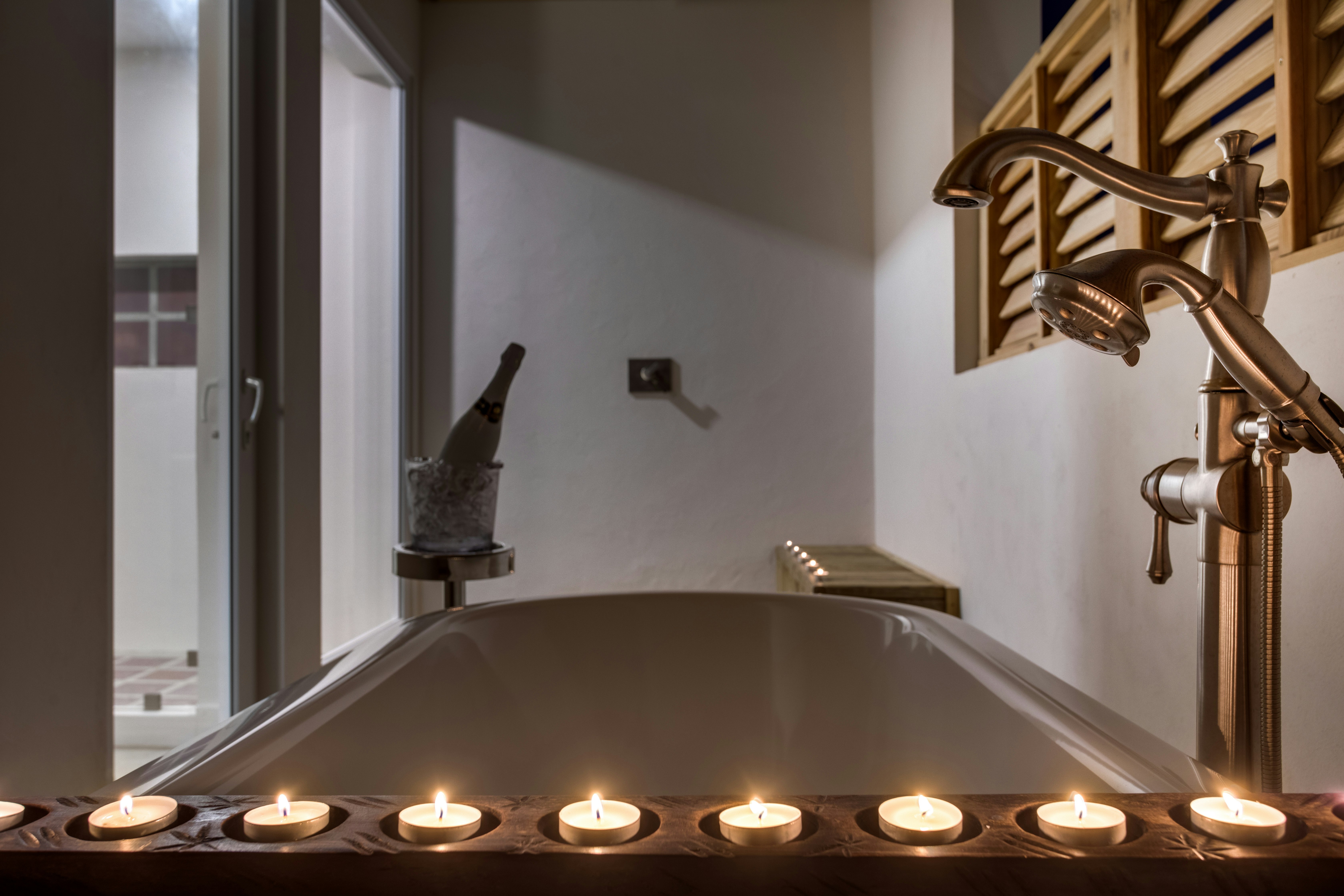 One Bedroom Oceanfront Villa - Bathtub