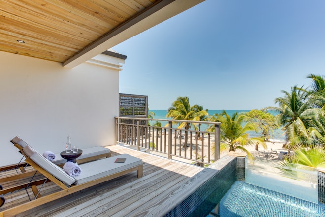 One Bedroom Oceanfront Villa - Sundeck & Pool