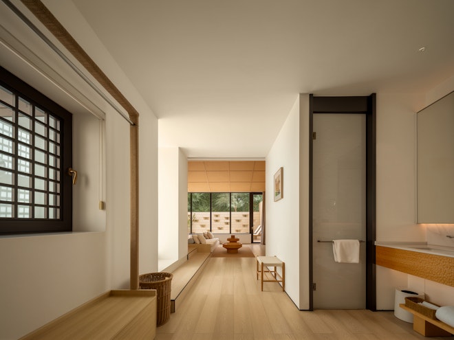 Premium Plunge Suite Corridor