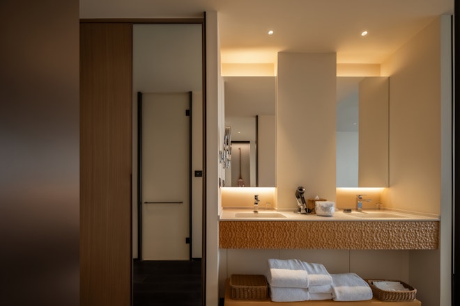 Family Suite Bathroom