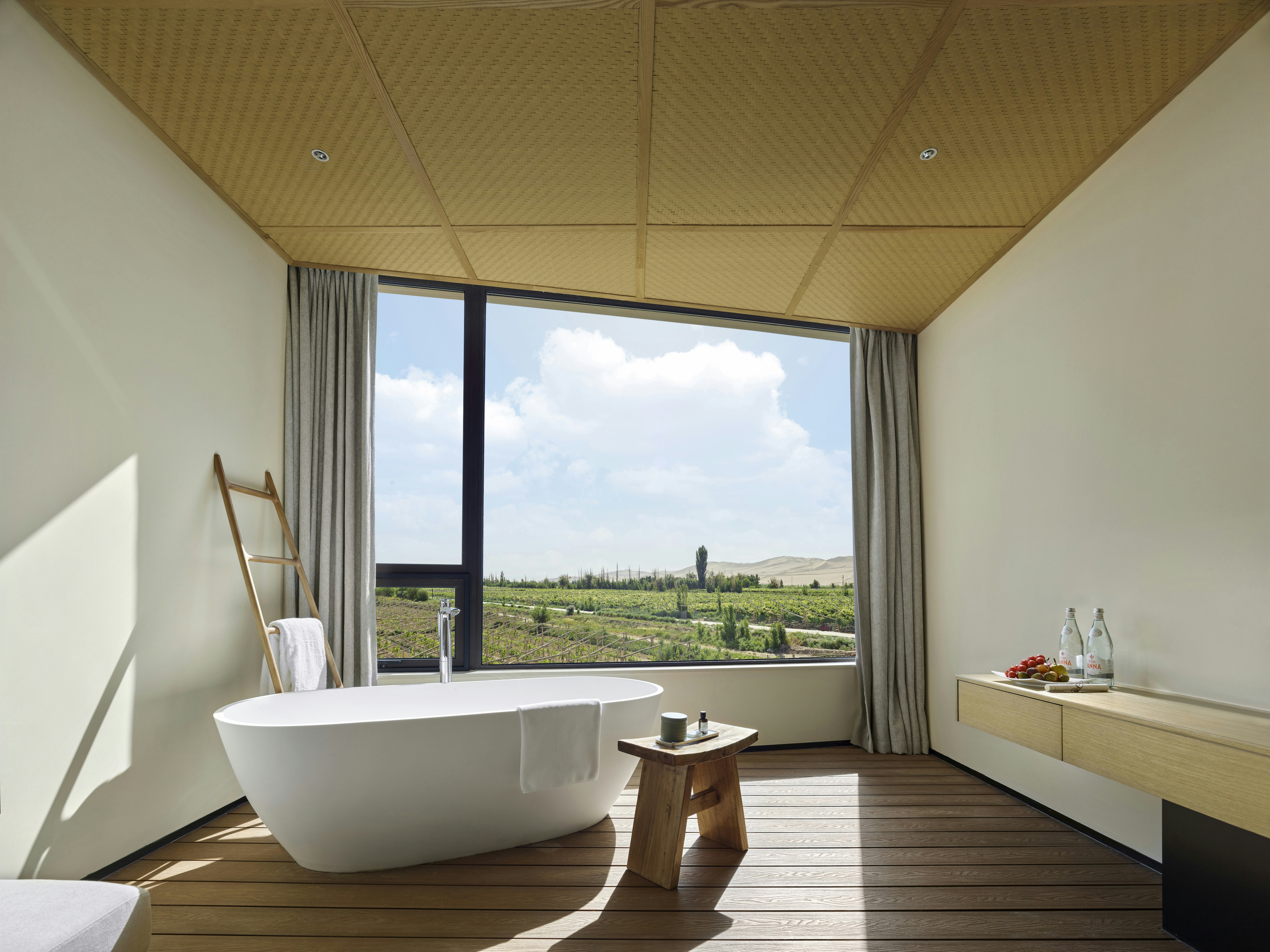 Desert View Room Bathtub