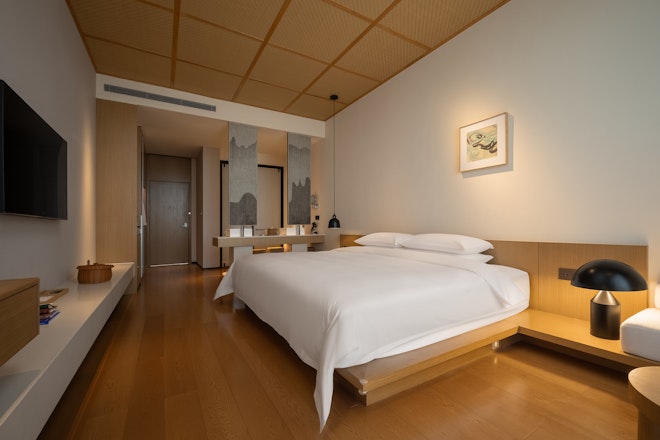 Oasis Balcony King bed Room