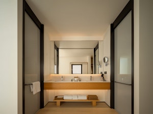 Premium Plunge Suite Bathroom