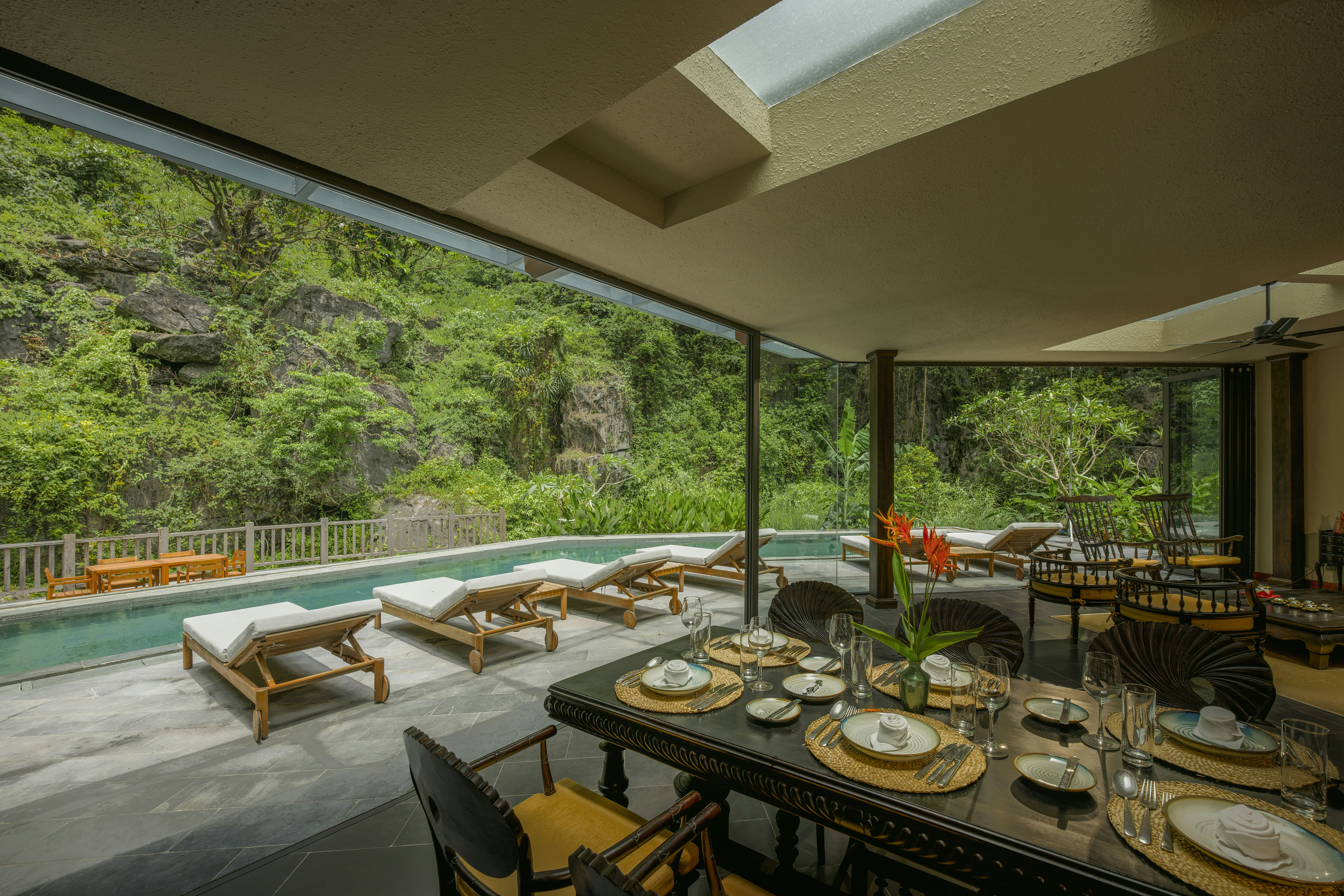 Jiva Hoa Lu House - Dining Area