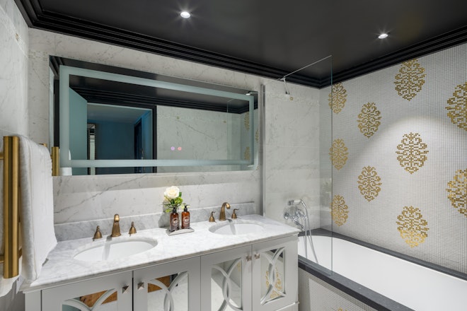 Junior Suite Bathroom