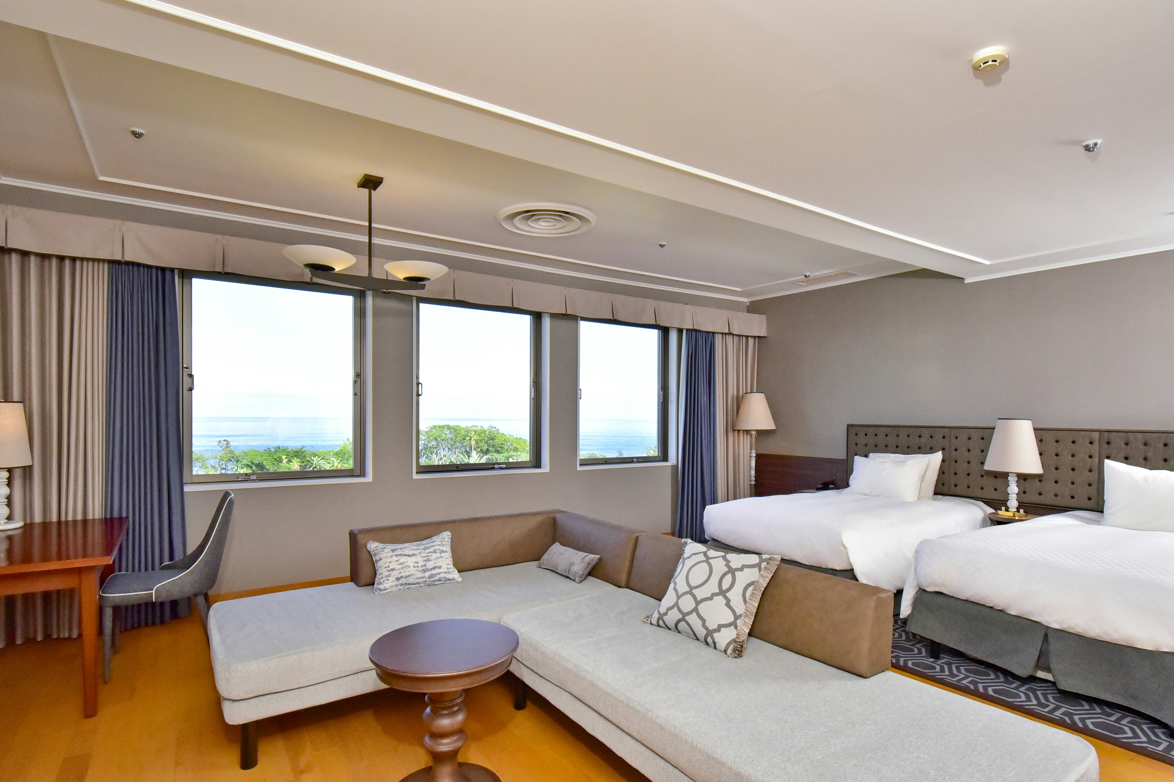 Main Building Ocean View Luxury Twin - Bedroom & Living Area