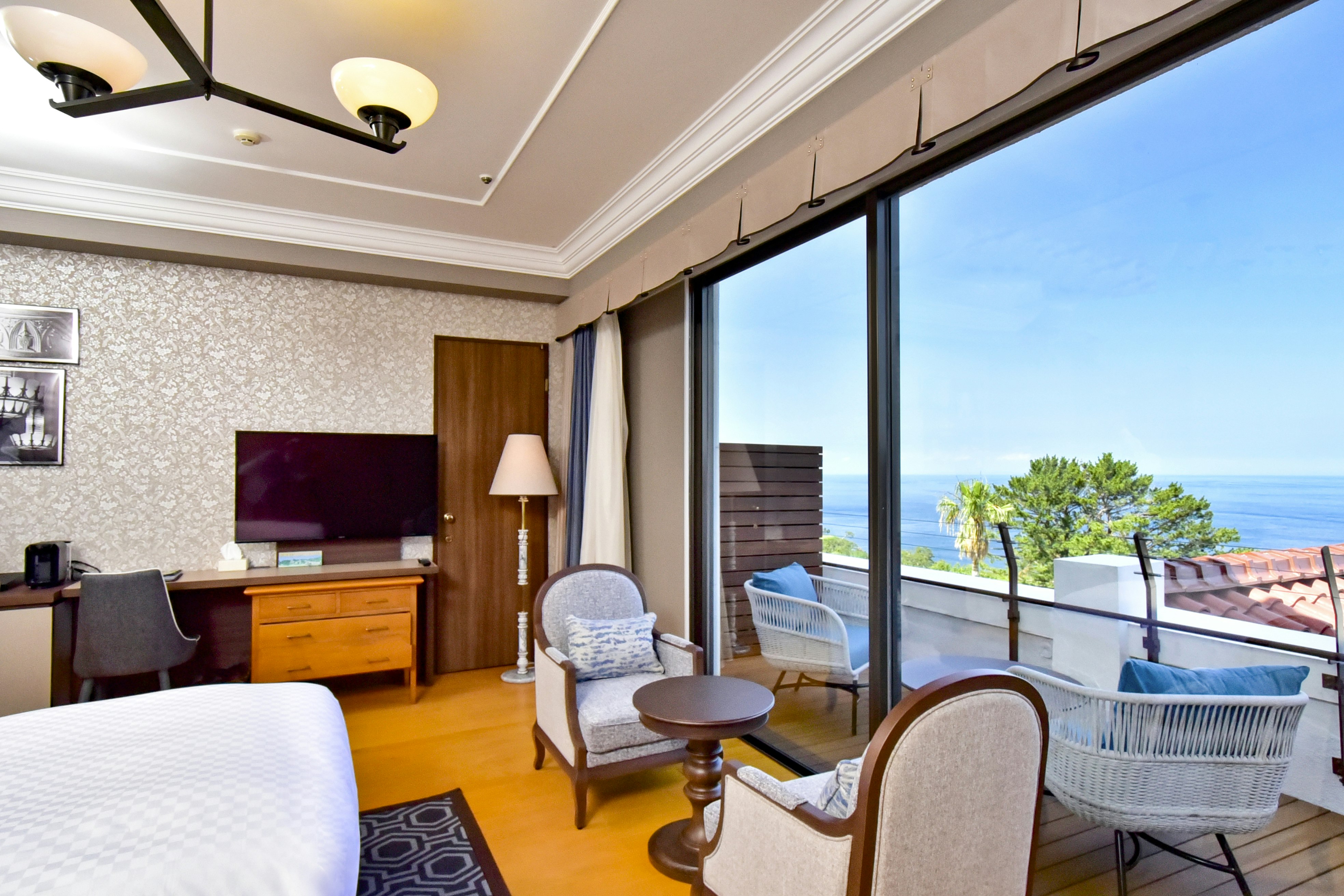 Main Building Ocean View Deluxe Twin - Sitting Area