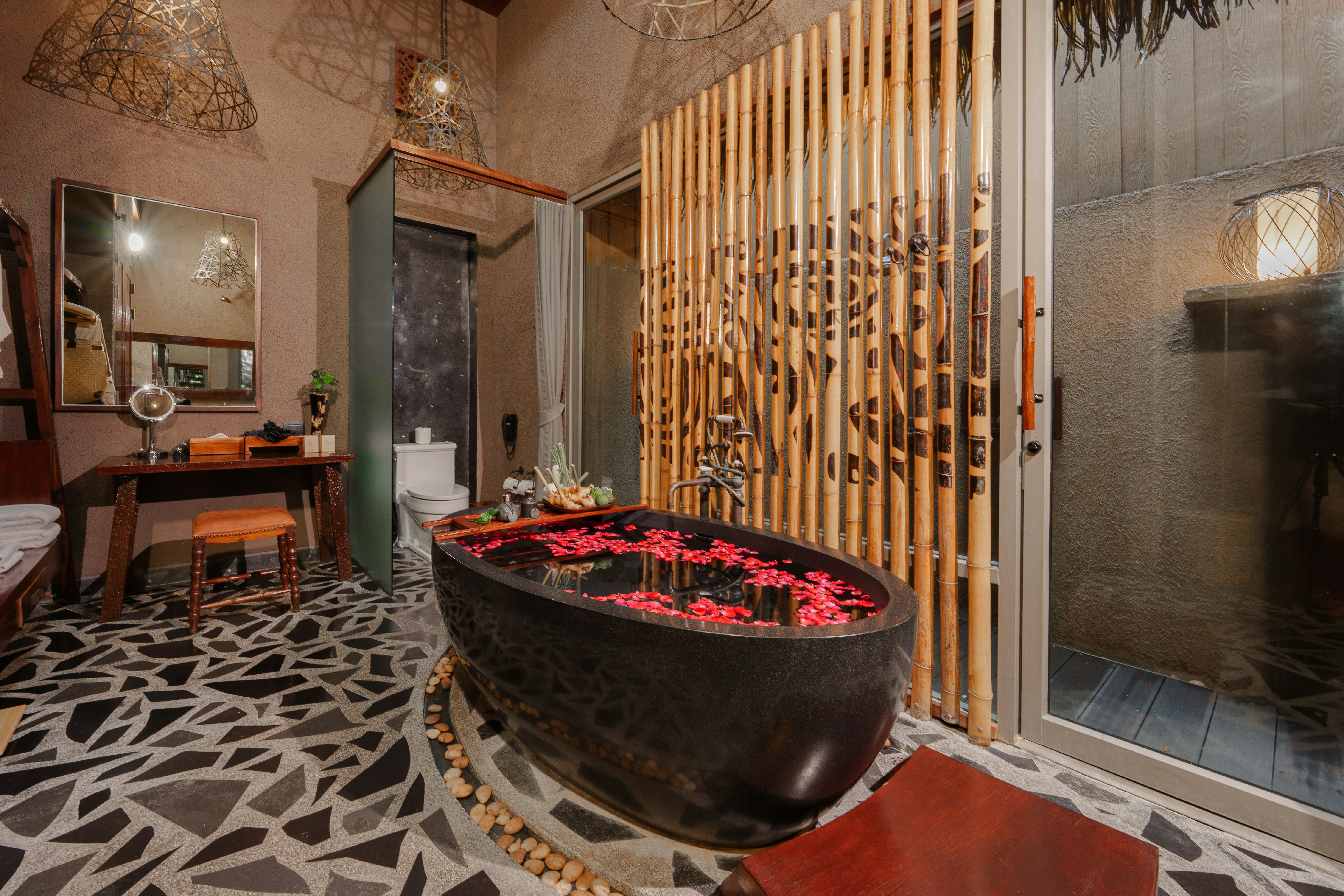 Spa Sanctuary Villa - Bathtub