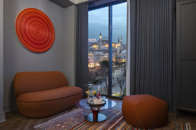 Fleur De Lys Room - Living Area