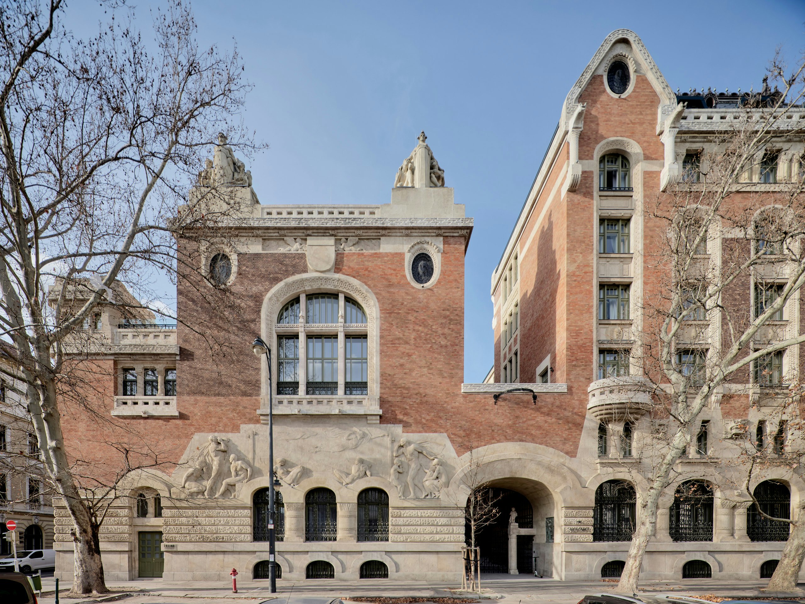 Kozmo Hotel Suites & Spa