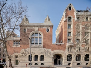 Kozmo Hotel Suites & Spa