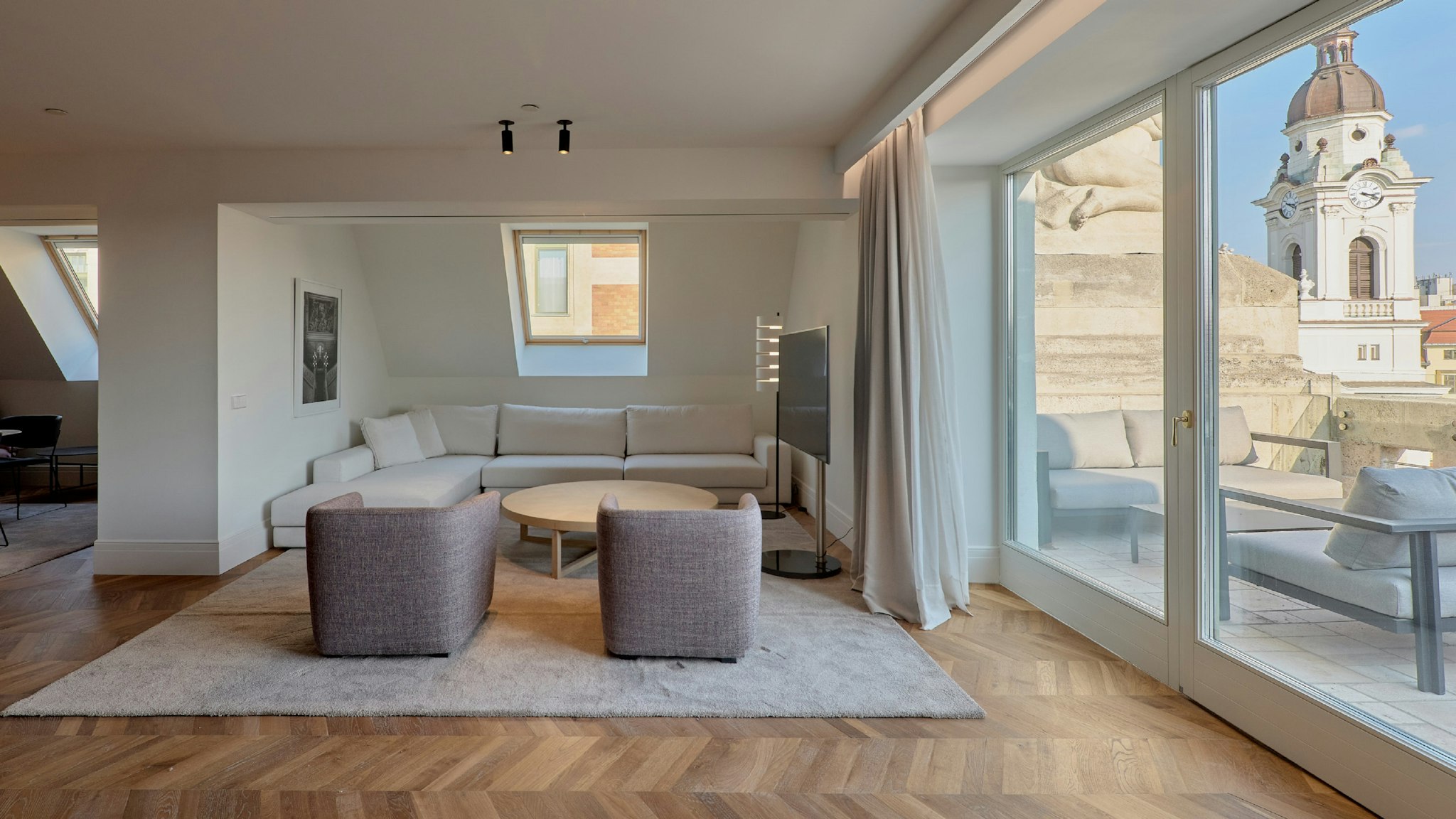 Kozmo Hotel Suites & Spa