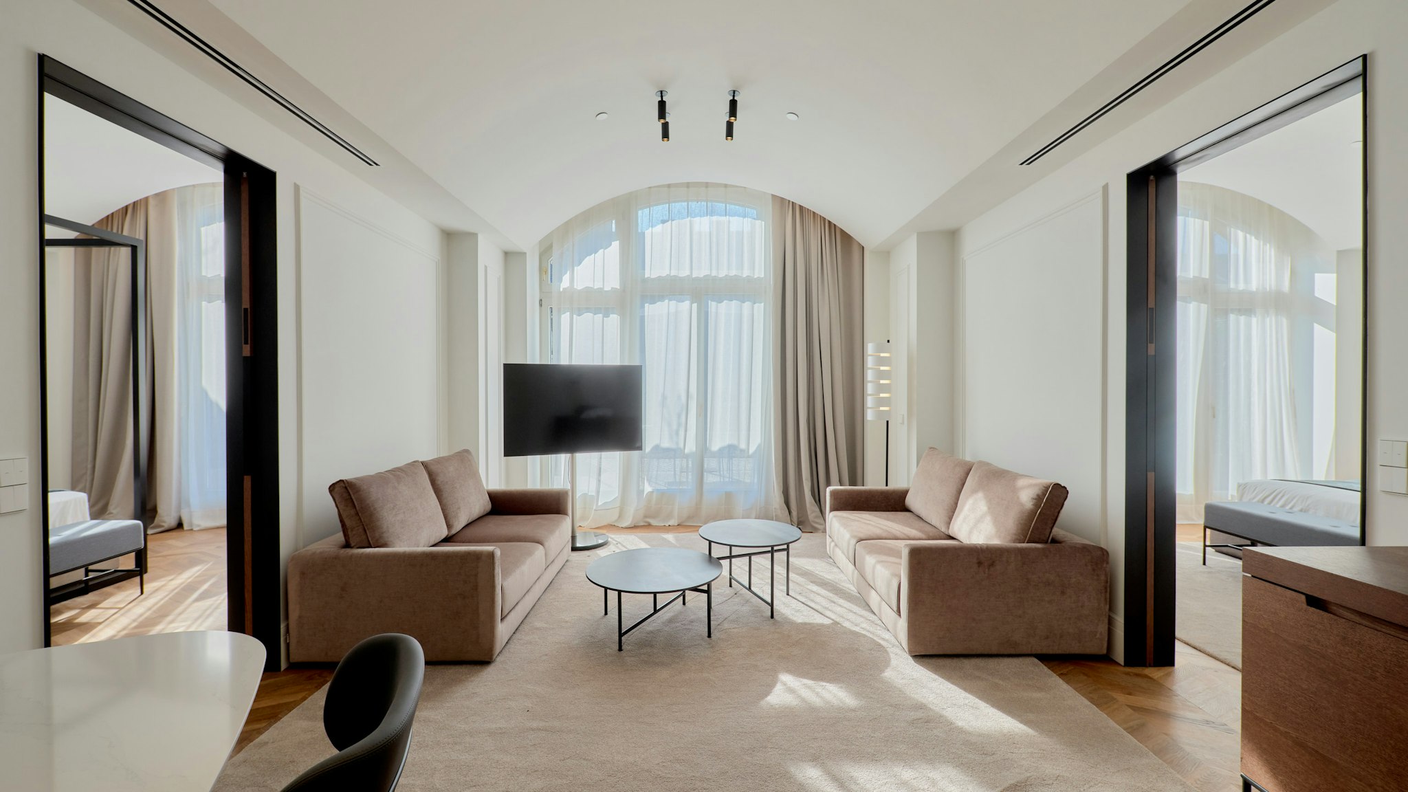 Kozmo Hotel Suites & Spa