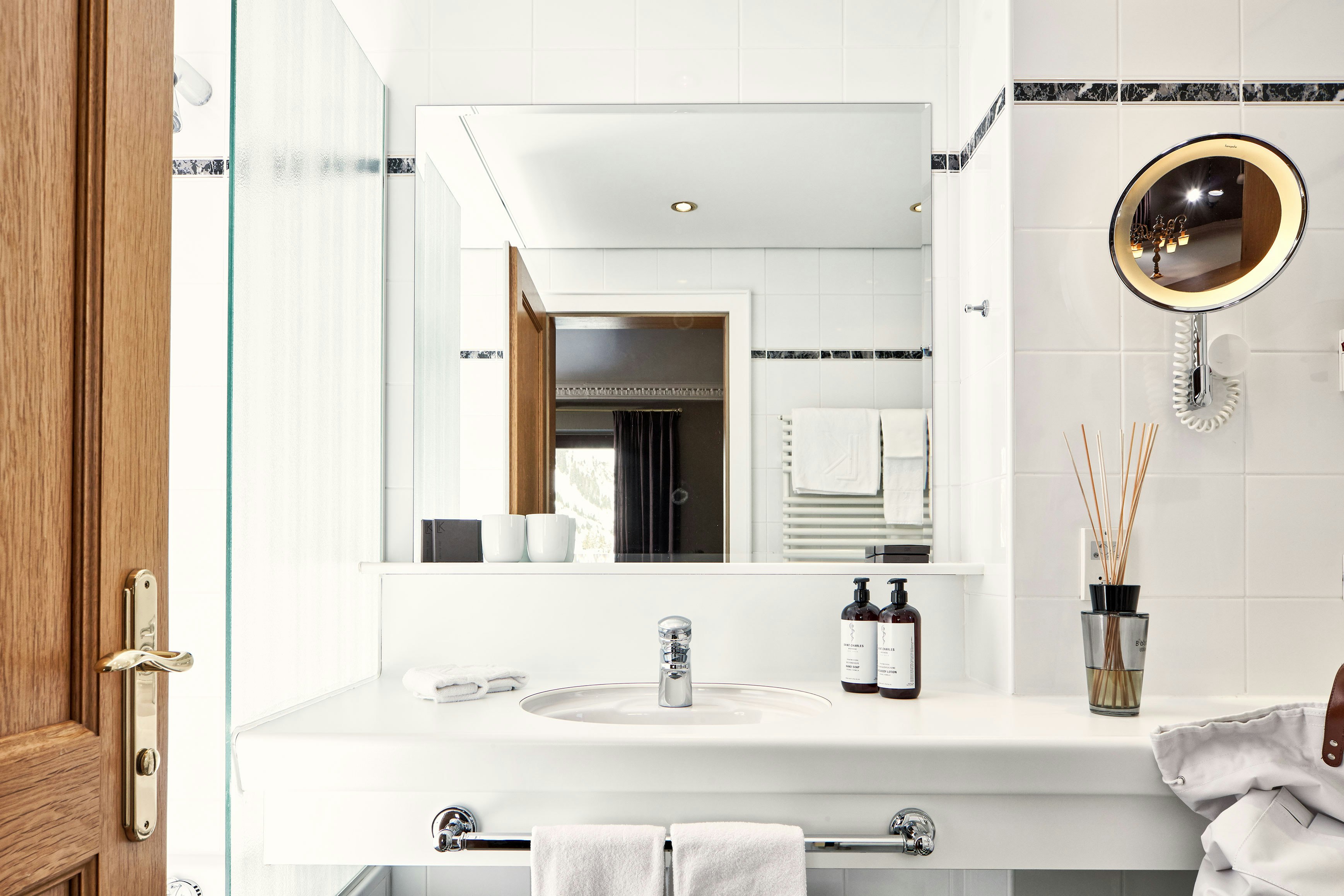 Superior Double Twin Room Bathroom