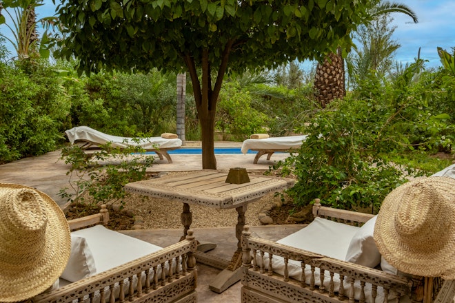 Large Harim Piscine - Outdoor Living Area