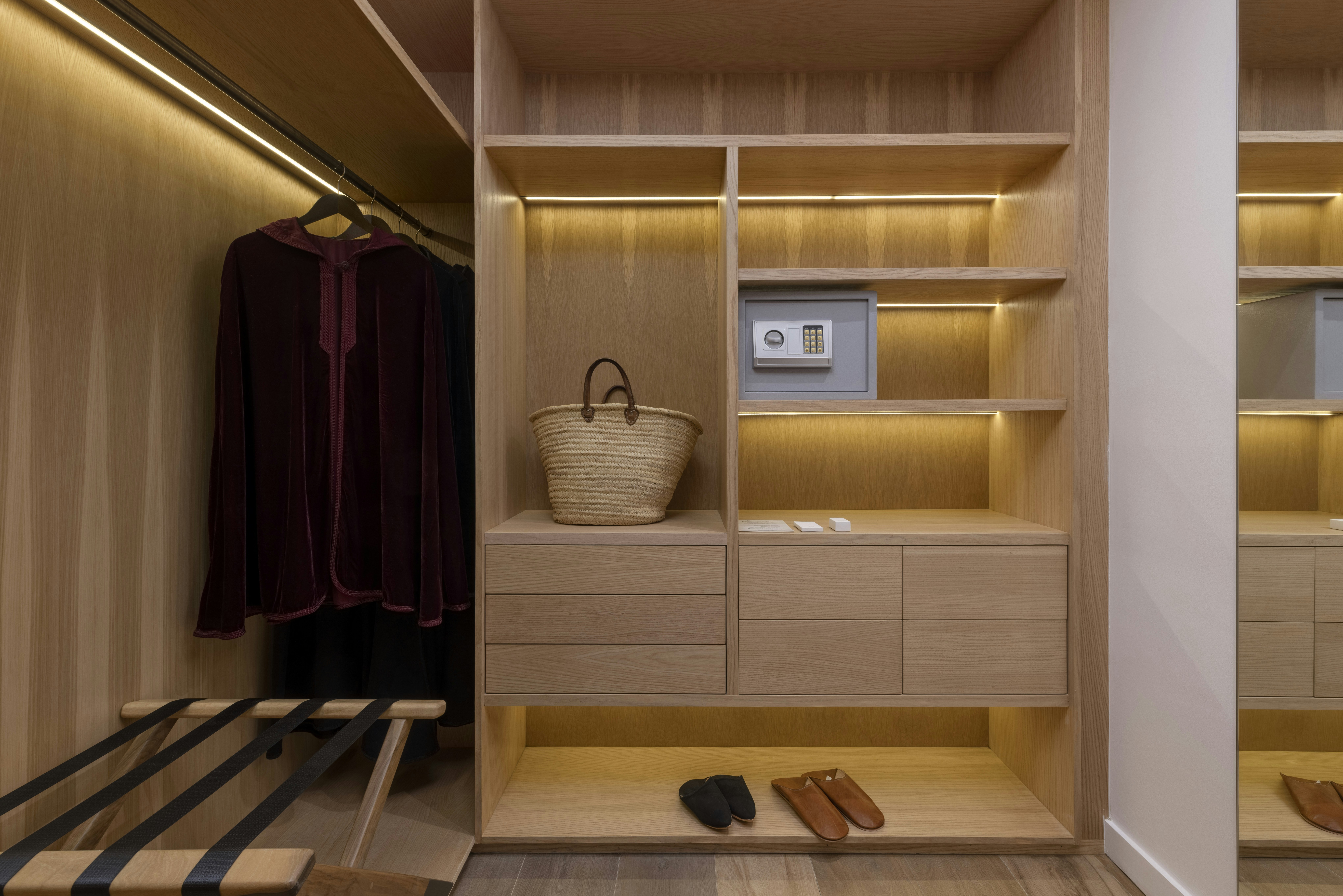 Ksara executive - Wardrobe