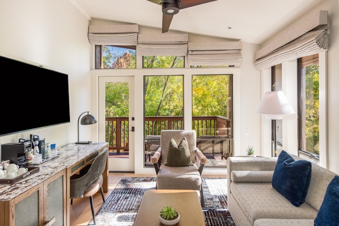 Creekhouse - Bedroom Living Area