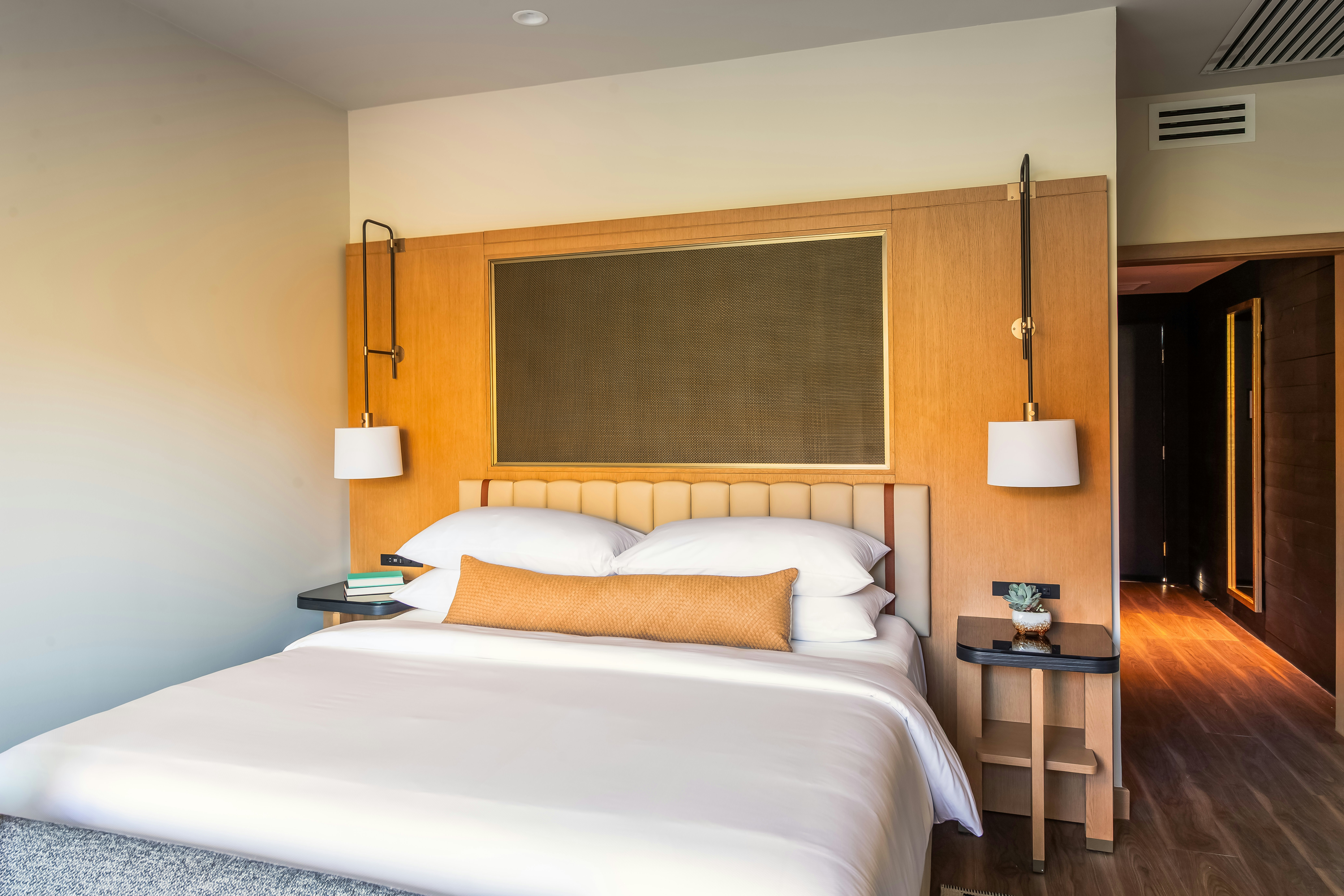 Cliffs Deluxe King - Bedroom