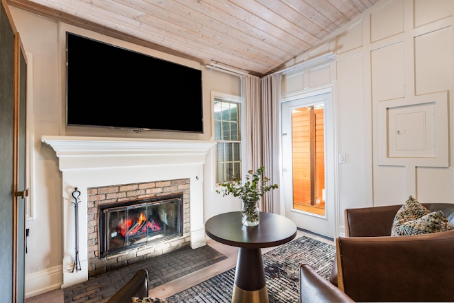 Creekside Suite - Fireplace