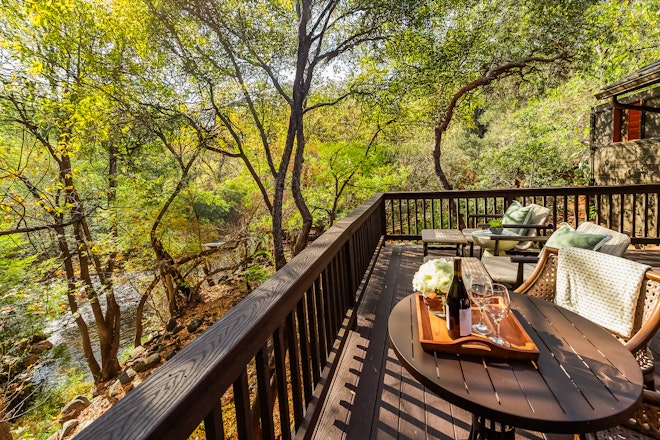 Creekside Premiere Cottage - Deck