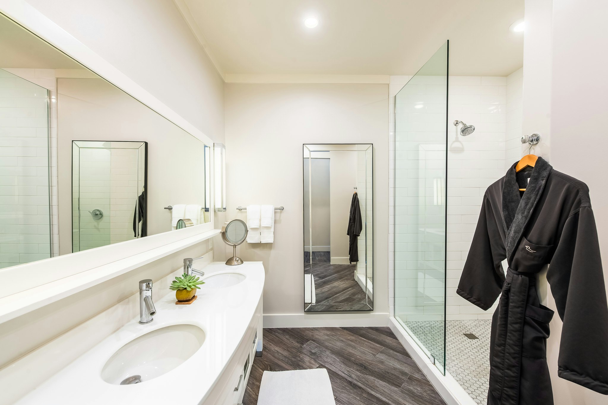 Lodge Deluxe - Bathroom